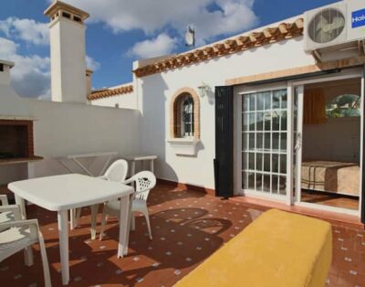 EL LIMONERO: comfortable semi-detached. Swimming pool. WIFI. A/A