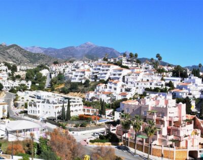 Beautifully furnished apartment with private pool and large terrace 300 meters from the Burriana beach in Nerja on the Costa del Sol.