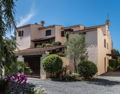 House in Provence between Saint Remy and Avignon with swimming pool