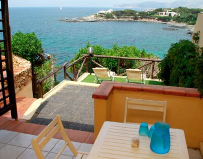 Studio/Flat Waterfront Cala Caterina, Villasimius, direct access to the beach